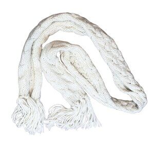 Chunky knit scarf in a soft cream/off-white color